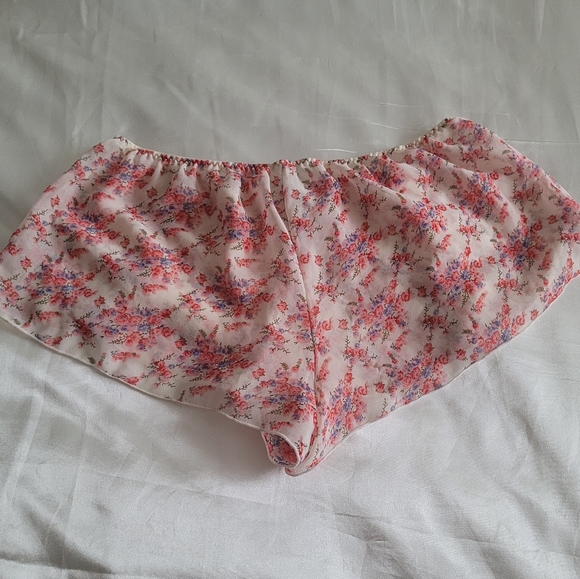 Floral Sleep Shorts, Lg Forever 21 - Picture 5 of 9